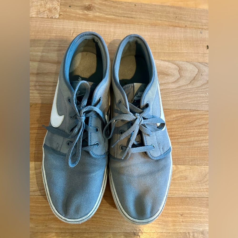 NIKE Men’s Canvas Grey size 12 tennis shoes